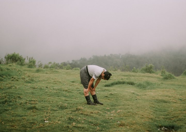 man in gray t-shirt and black shorts playing golf during daytime